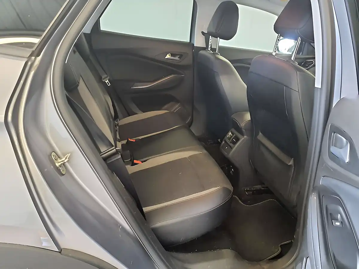 Used 2021 Vauxhall Grandland X Griffin Edition Quartz Grey - Interior and Exterior details 10