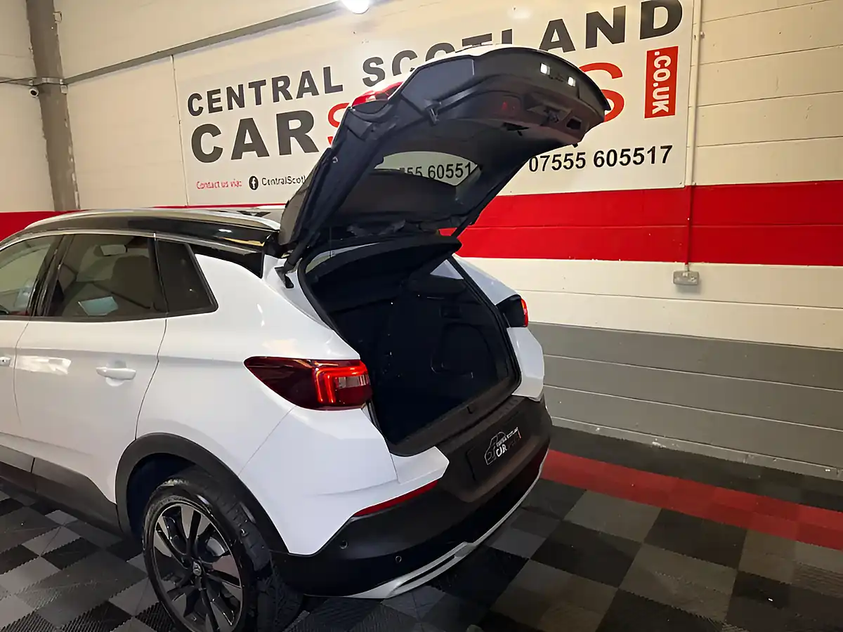 Used 2021 Vauxhall Grandland X Griffin Edition White - Interior and Exterior details 10