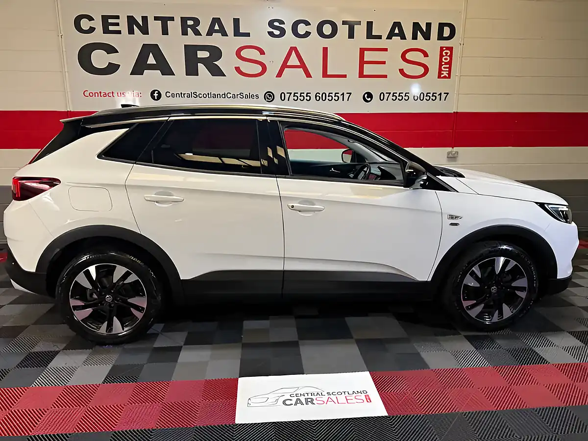 Used 2021 Vauxhall Grandland X Griffin Edition White - Interior and Exterior details 14