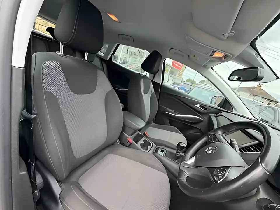 Used 2021 Vauxhall Grandland X Se Premium Black - Interior and Exterior details 8
