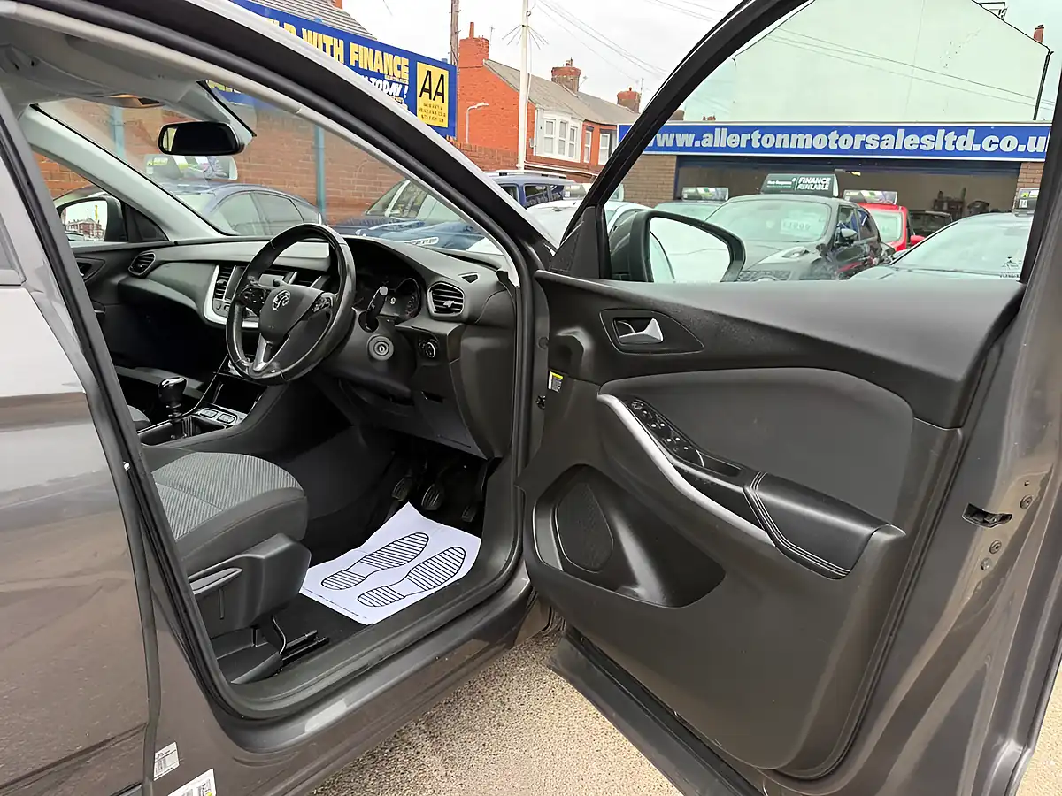 Used 2021 Vauxhall Grandland X Se Premium Grey - Interior and Exterior details 10