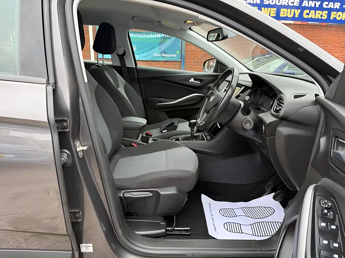 Used 2021 Vauxhall Grandland X Se Premium Grey - Interior and Exterior details 11