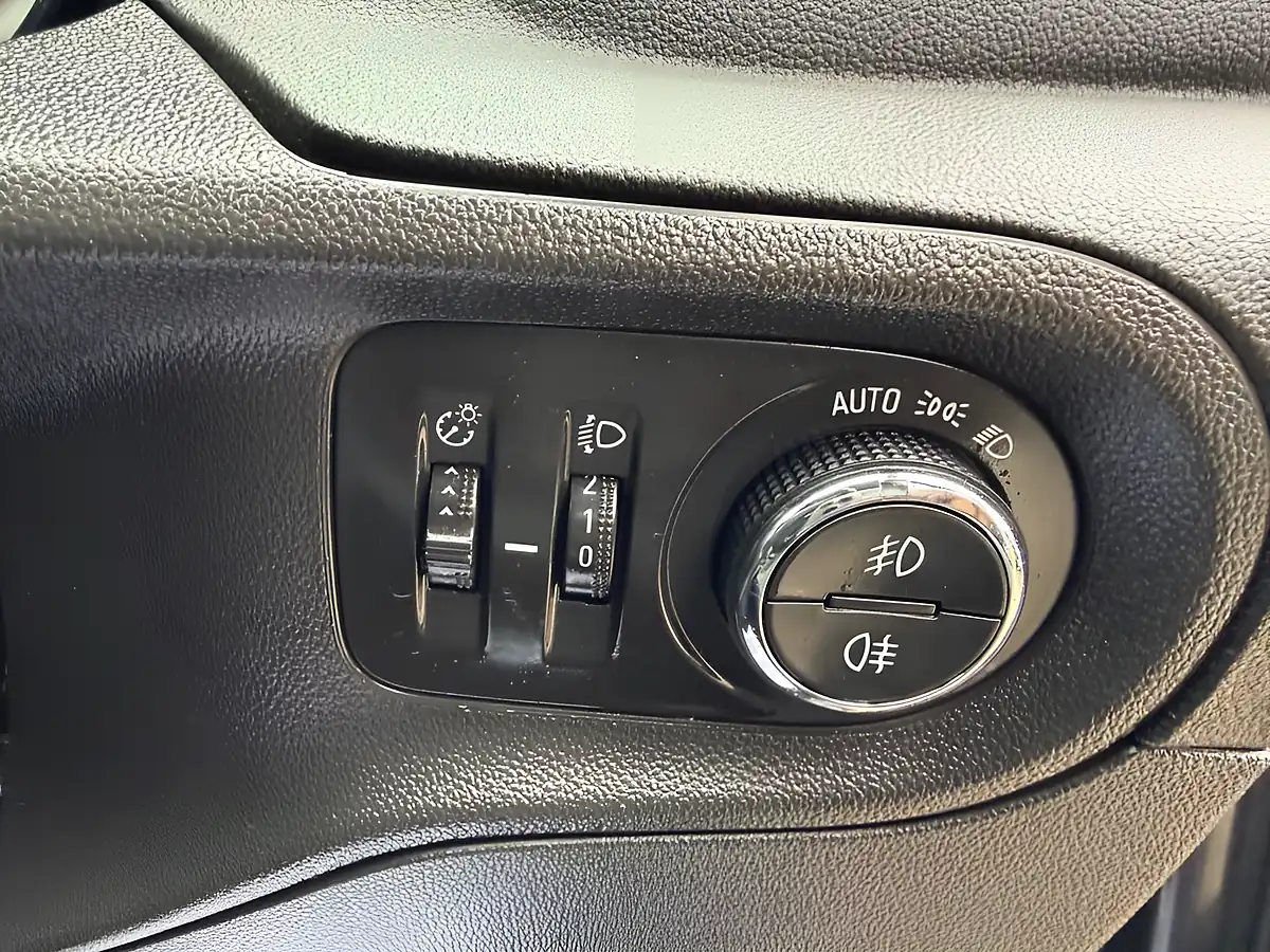 Used 2021 Vauxhall Grandland X Se Premium Grey - Interior and Exterior details 16