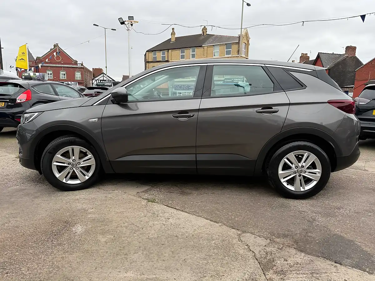 Used 2021 Vauxhall Grandland X Se Premium Grey - Interior and Exterior details 7