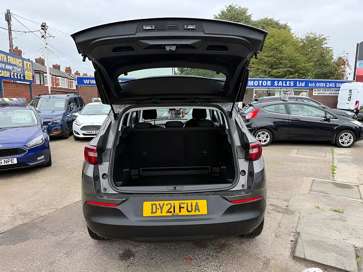 Used 2021 Vauxhall Grandland X Se Premium Grey - Interior and Exterior details 8
