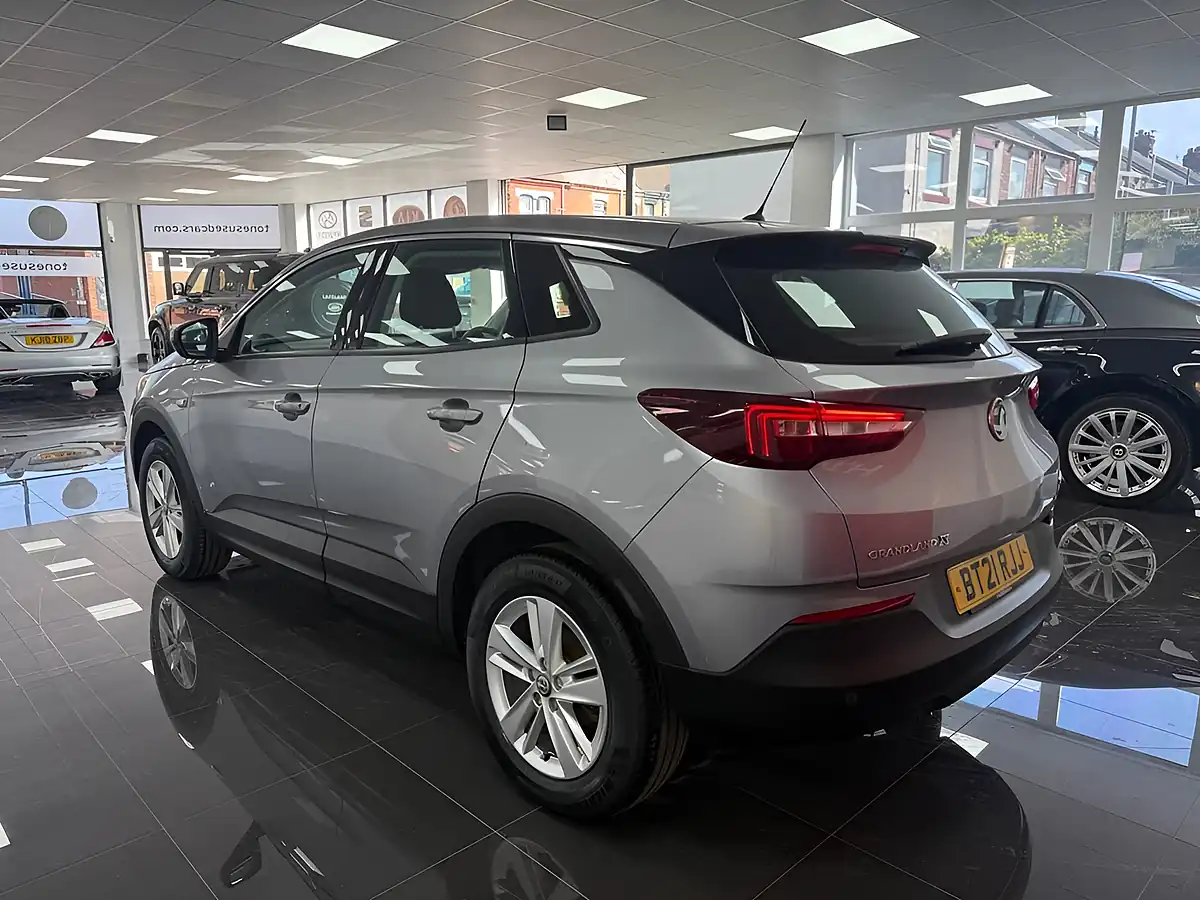 Used 2021 Vauxhall Grandland X Se Premium Quartz Grey - Interior and Exterior details 10