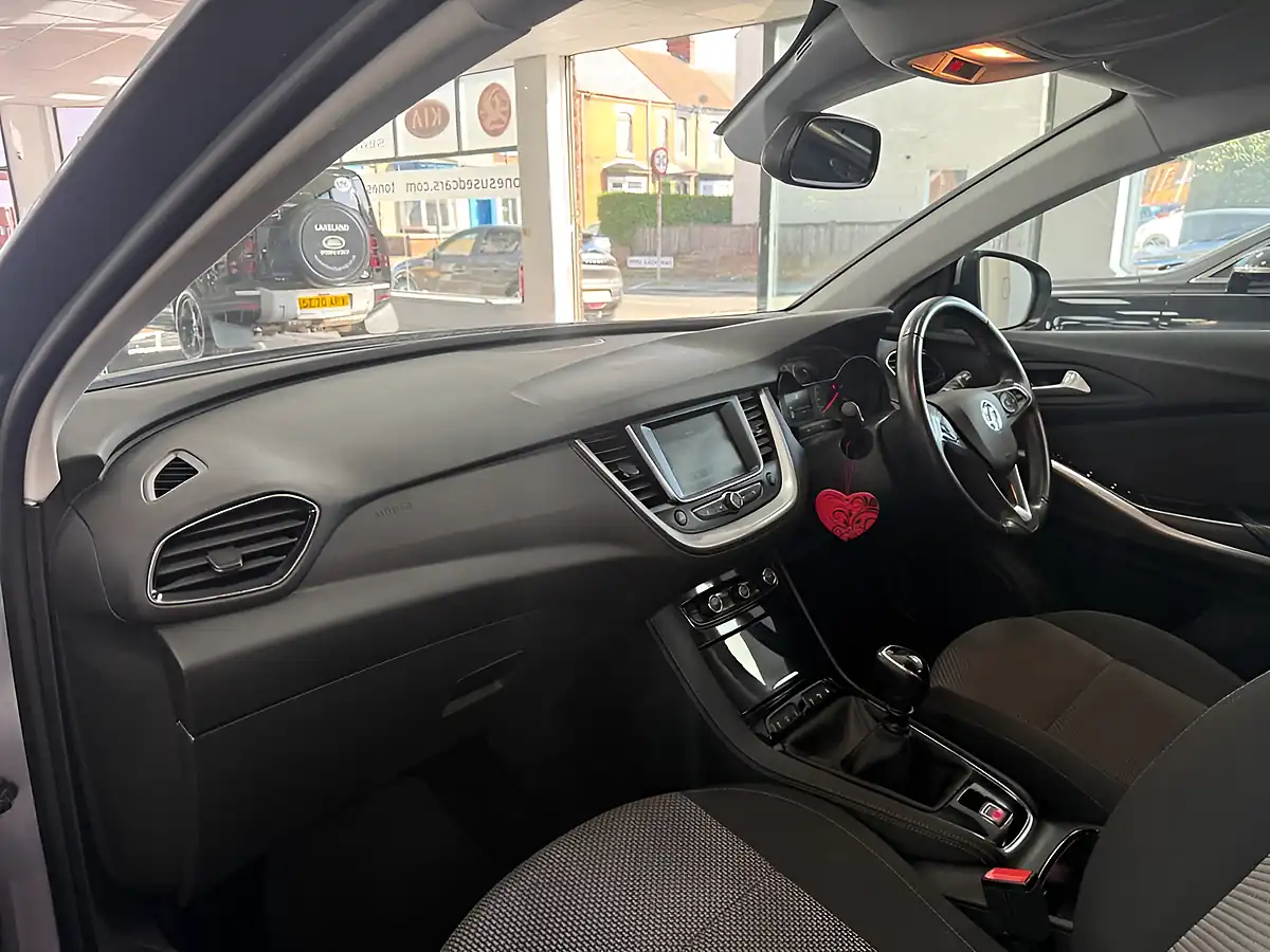 Used 2021 Vauxhall Grandland X Se Premium Quartz Grey - Interior and Exterior details 12