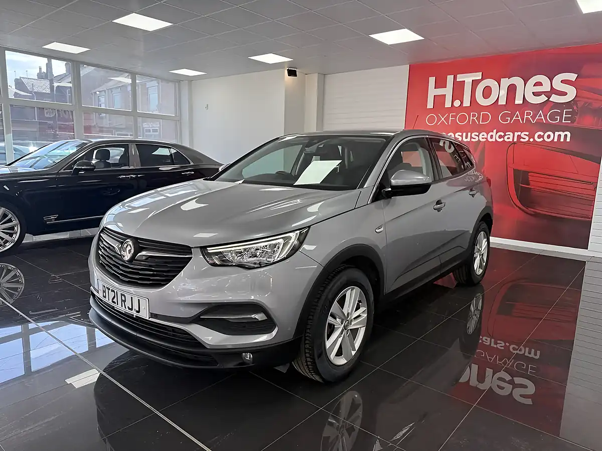 Used 2021 Vauxhall Grandland X Se Premium Quartz Grey - Interior and Exterior details 17