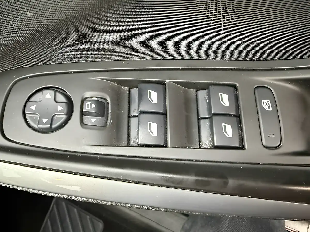 Used 2021 Vauxhall Grandland X Se Premium Red - Interior and Exterior details 19
