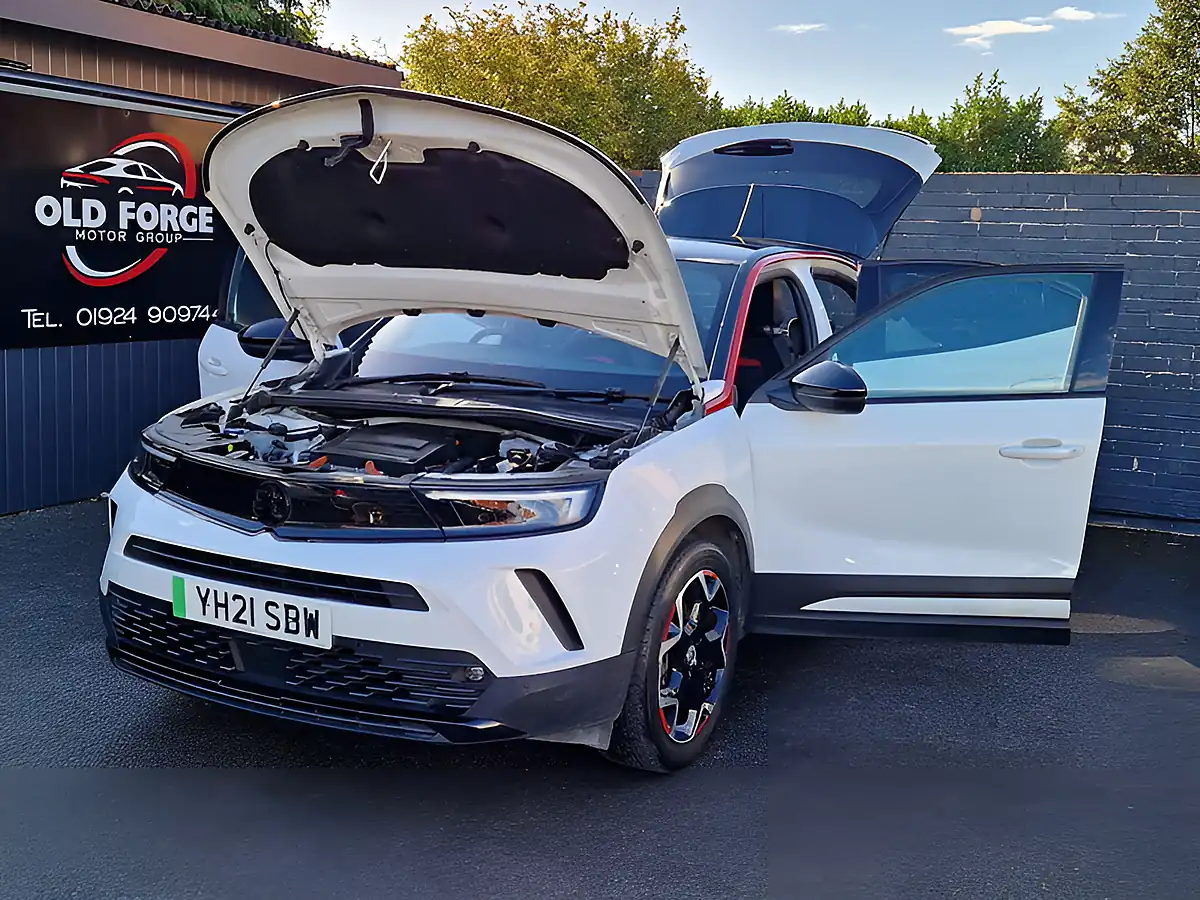 Used 2021 Vauxhall Mokka Electric Sri Nav Premium Auto 5dr White - Interior and Exterior details 10
