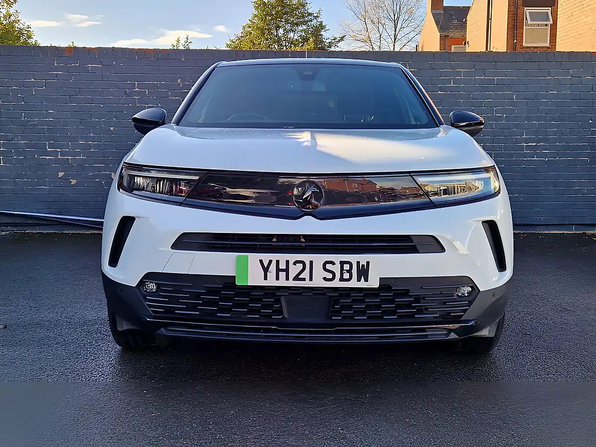 Used 2021 Vauxhall Mokka Electric Sri Nav Premium Auto 5dr White - Interior and Exterior details 11