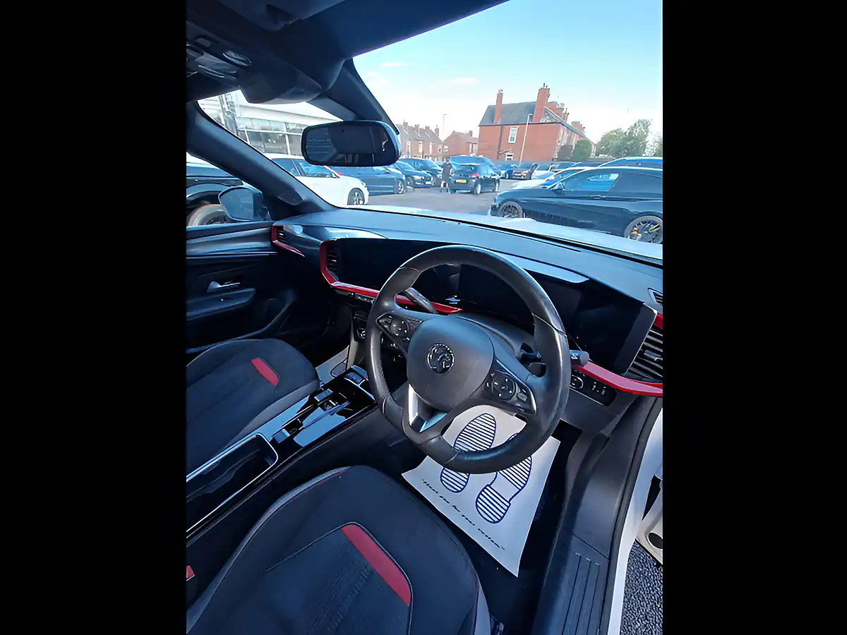 Used 2021 Vauxhall Mokka Electric Sri Nav Premium Auto 5dr White - Interior and Exterior details 14