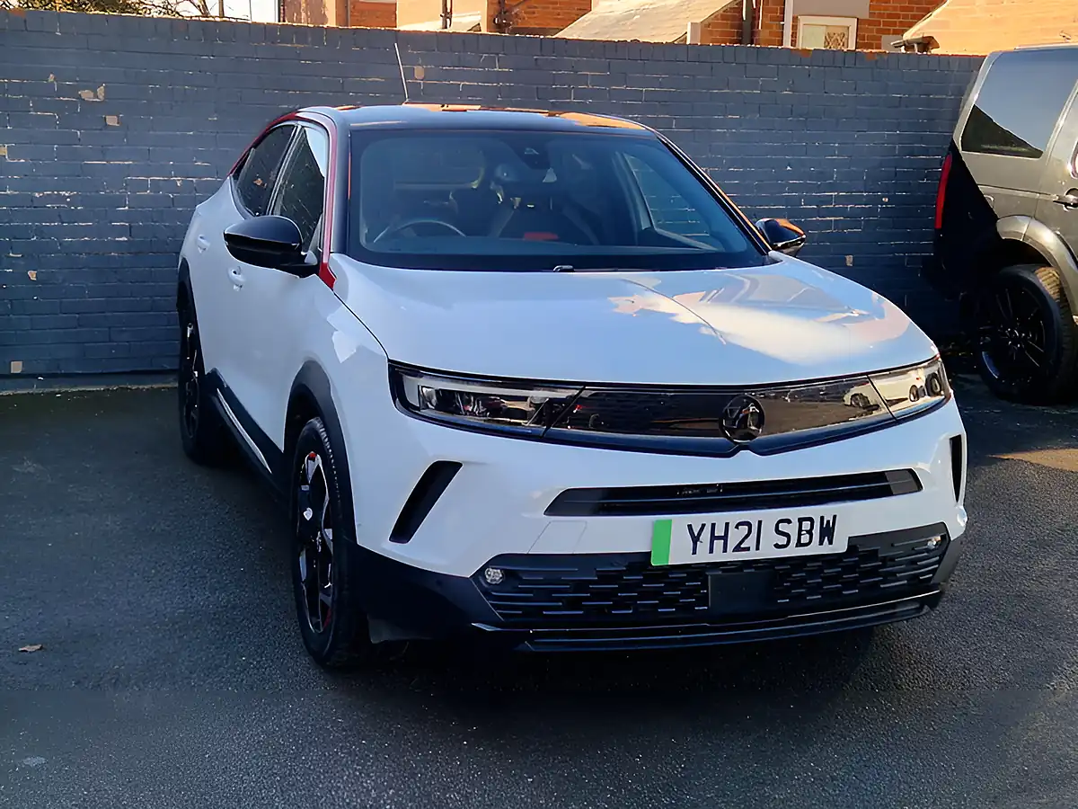 Used 2021 Vauxhall Mokka Electric Sri Nav Premium Auto 5dr White - Interior and Exterior details 3