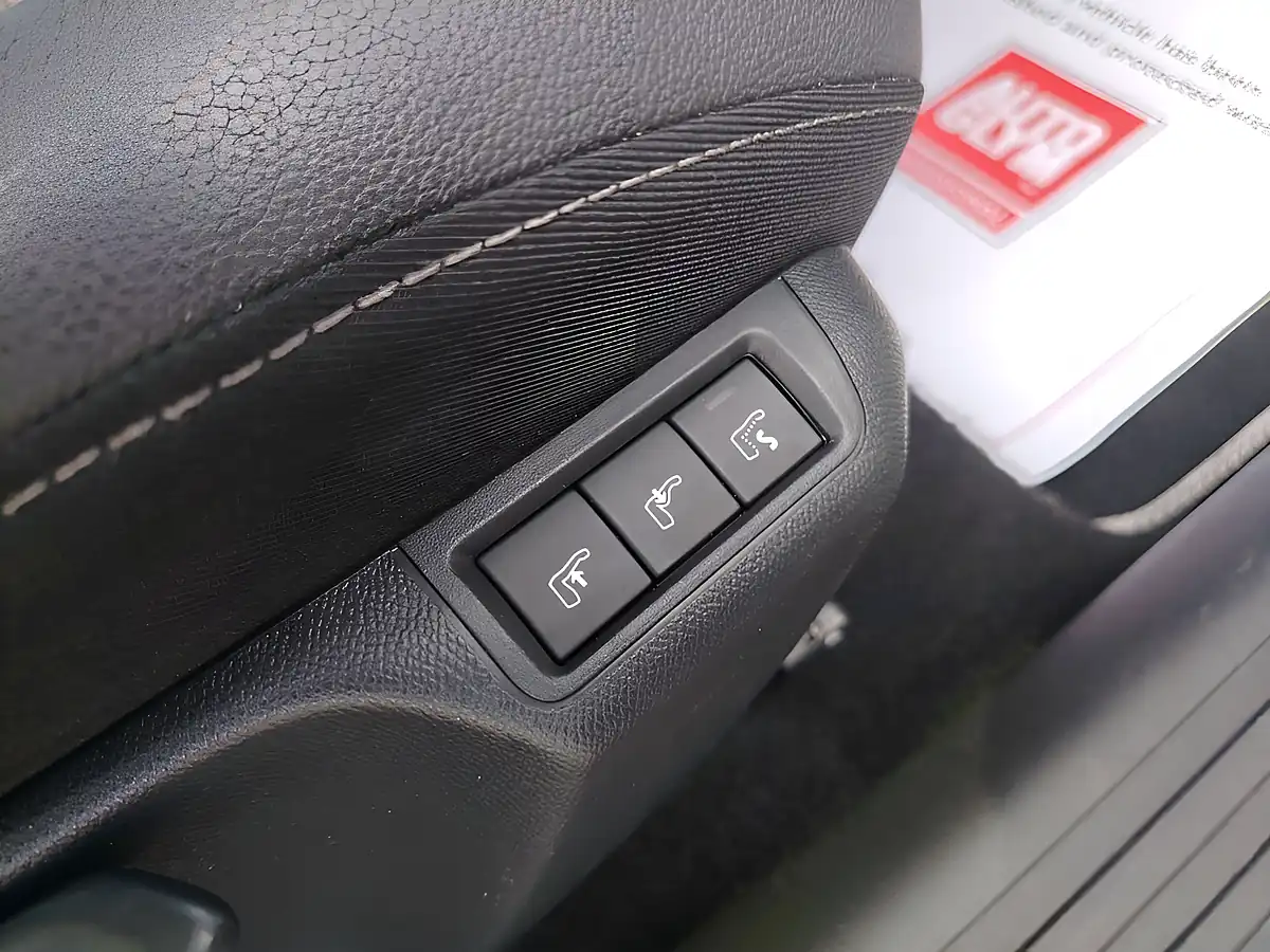 Used 2021 Vauxhall Mokka Electric Ultimate Edition Grey - Interior and Exterior details 17