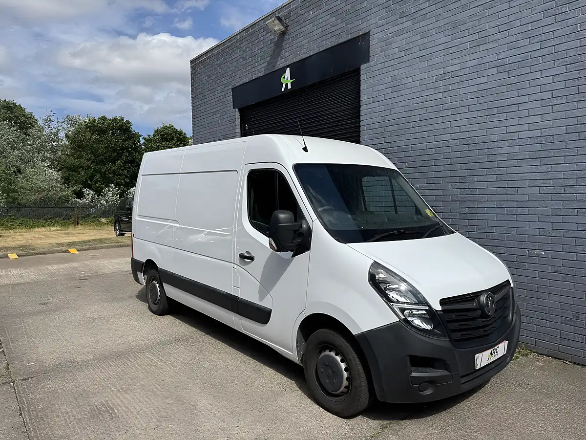 Used 2021 Vauxhall Movano 3500 Biturbo Edition White - Front View