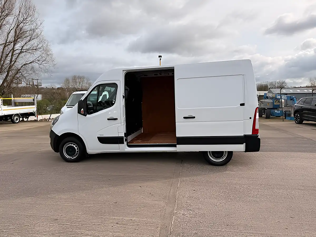 Used 2021 Vauxhall Movano Dynamic L2 H2 Mwb White - Interior and Exterior details 9