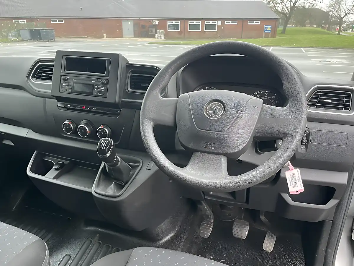 Used 2021 Vauxhall Movano F3500 Silver - Interior and Exterior details 11