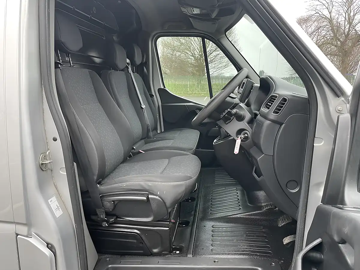 Used 2021 Vauxhall Movano F3500 Silver - Interior and Exterior details 13