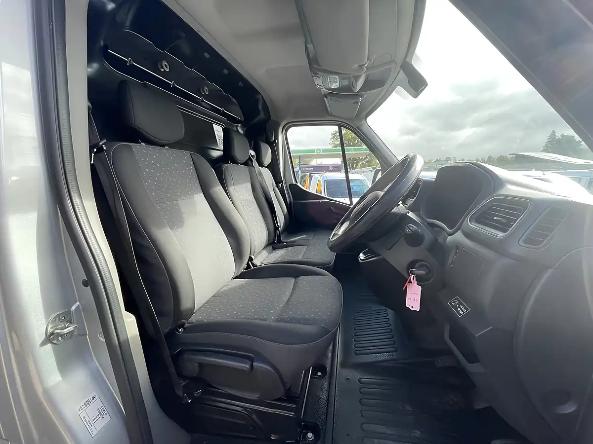 Used 2021 Vauxhall Movano F3500 Workshop Van Silver - Interior and Exterior details 10