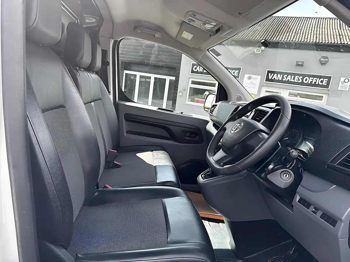 Used 2021 Vauxhall Vivaro 2700 Edition L1H1 White - Interior and Exterior details 5