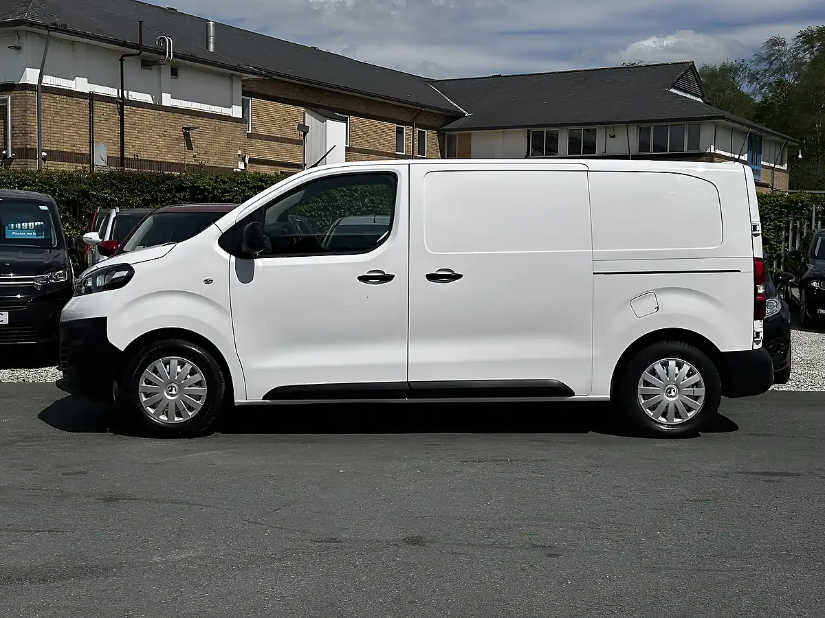 Used 2021 Vauxhall Vivaro 2700 Edition L1H1 White - Interior and Exterior details 9