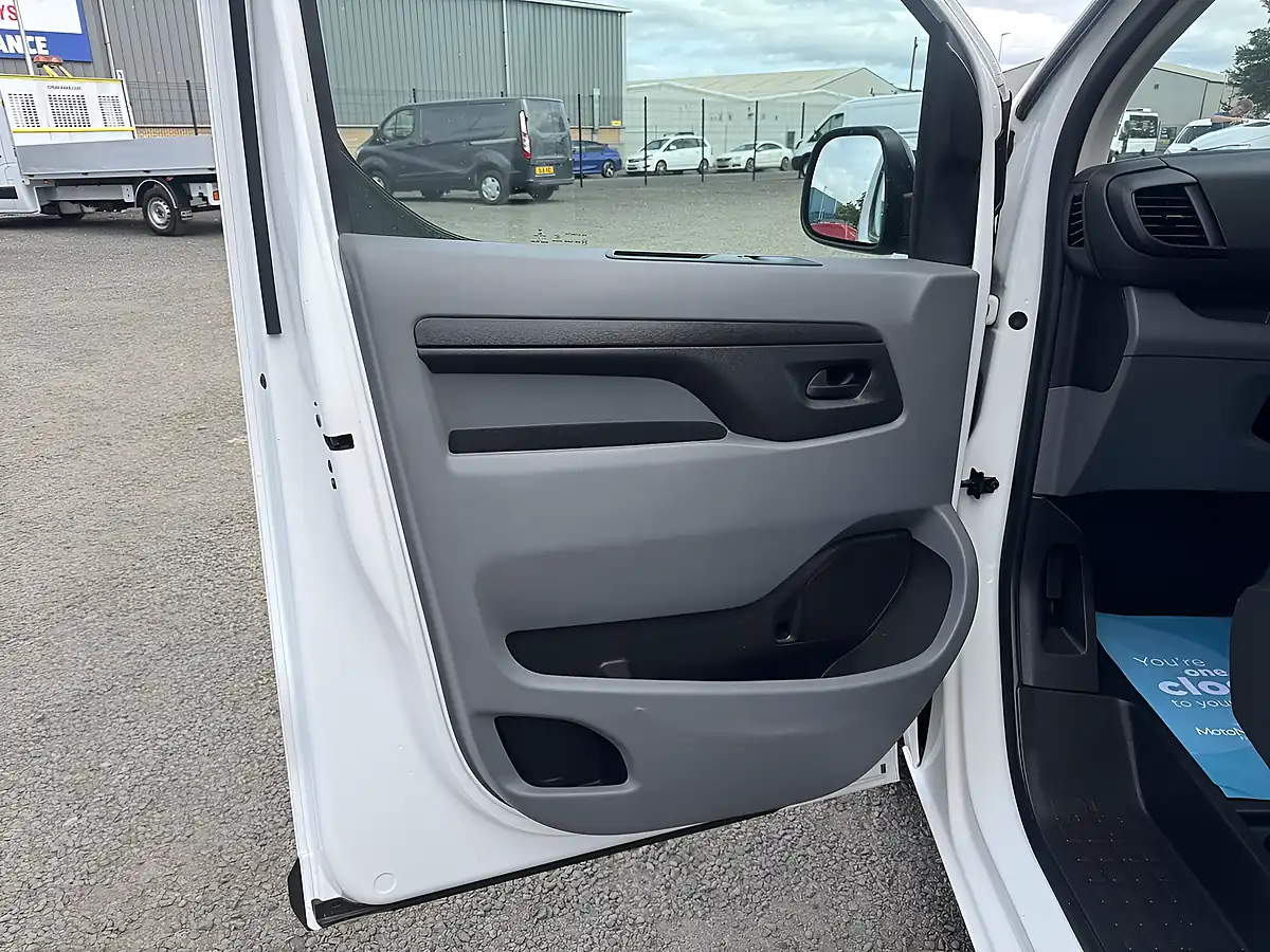 Used 2021 Vauxhall Vivaro 2900 Dynamic L2H1 White - Interior and Exterior details 10