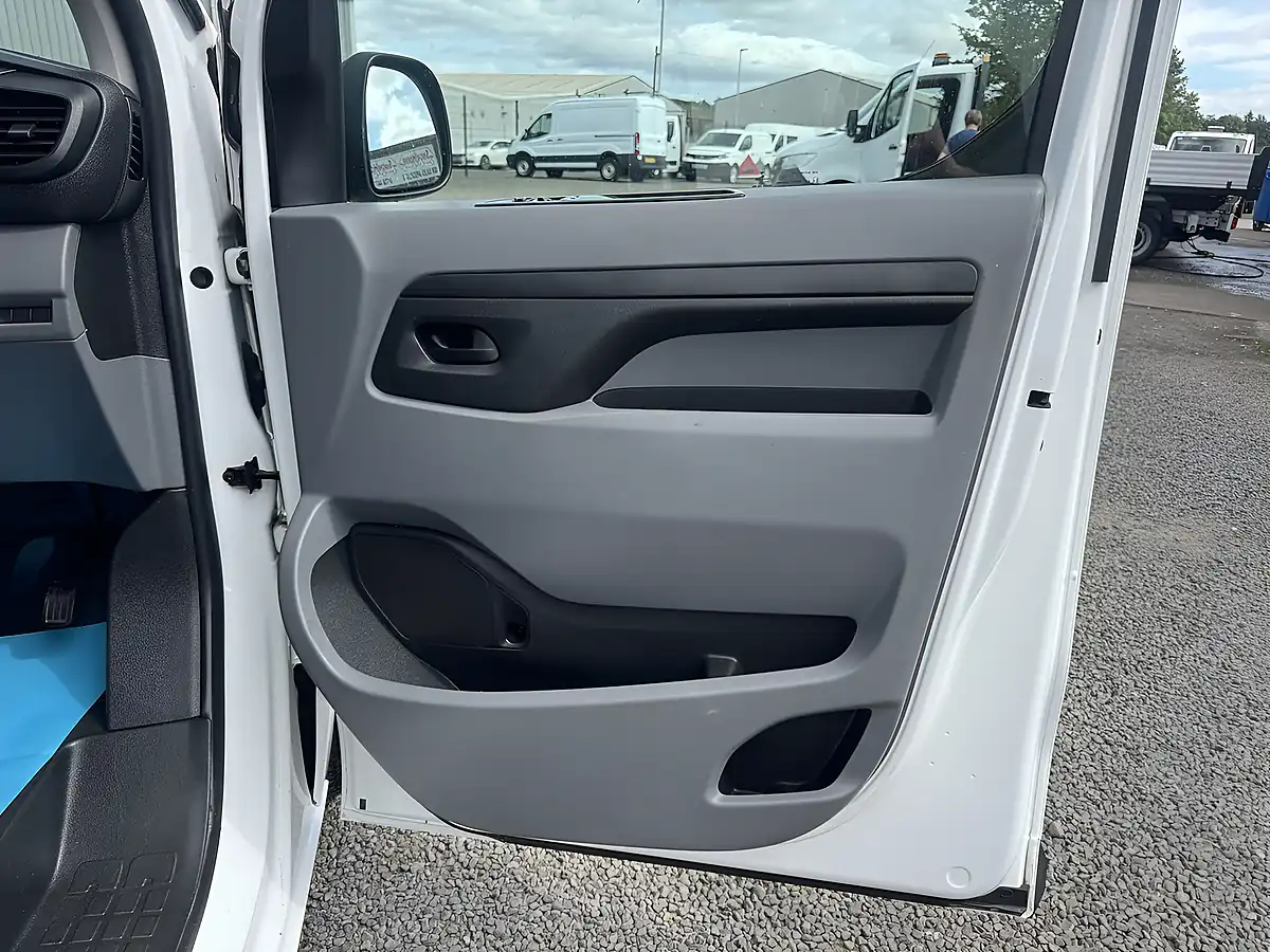 Used 2021 Vauxhall Vivaro 2900 Dynamic L2H1 White - Interior and Exterior details 12
