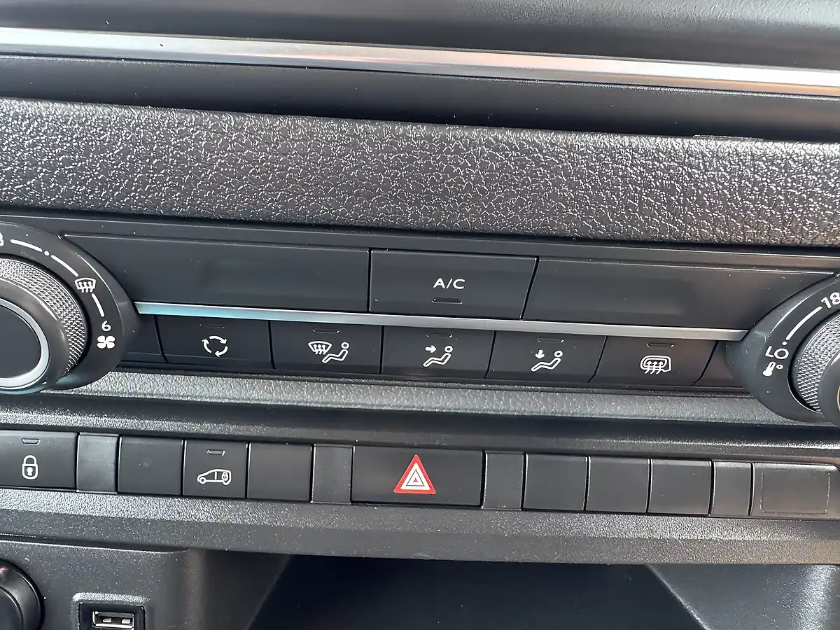 Used 2021 Vauxhall Vivaro 2900 Dynamic L2H1 White - Interior and Exterior details 16