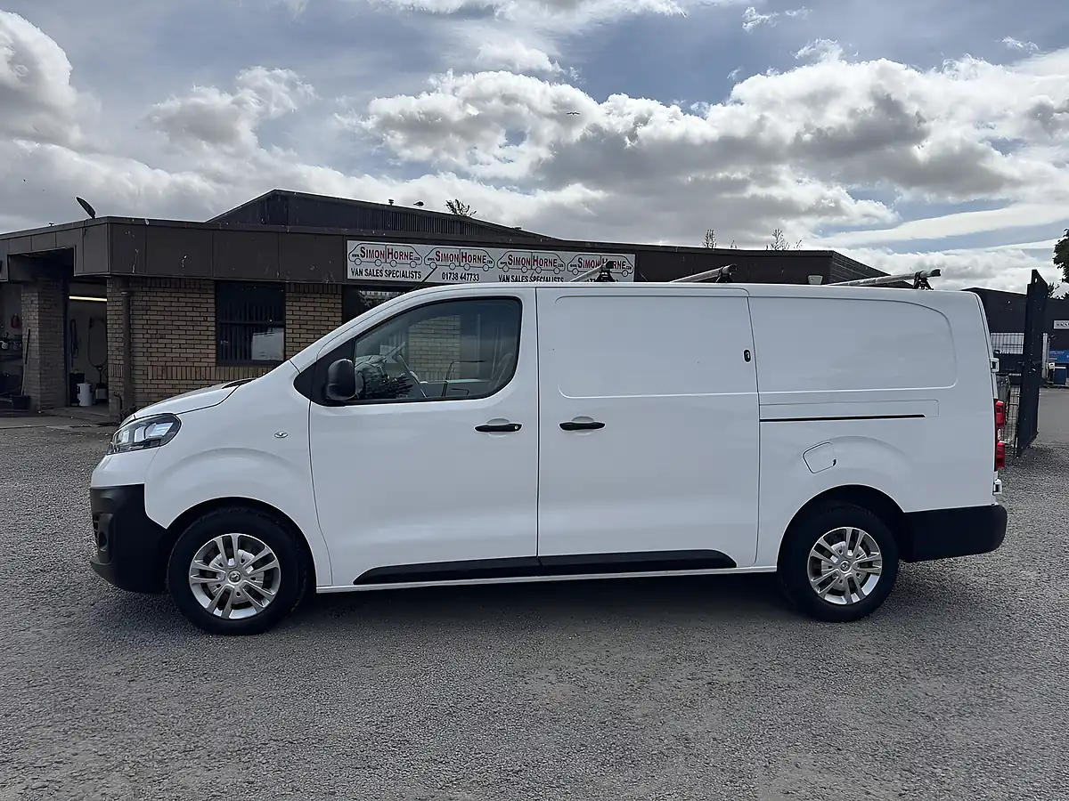 Used 2021 Vauxhall Vivaro 2900 Dynamic L2H1 White - Interior and Exterior details 9