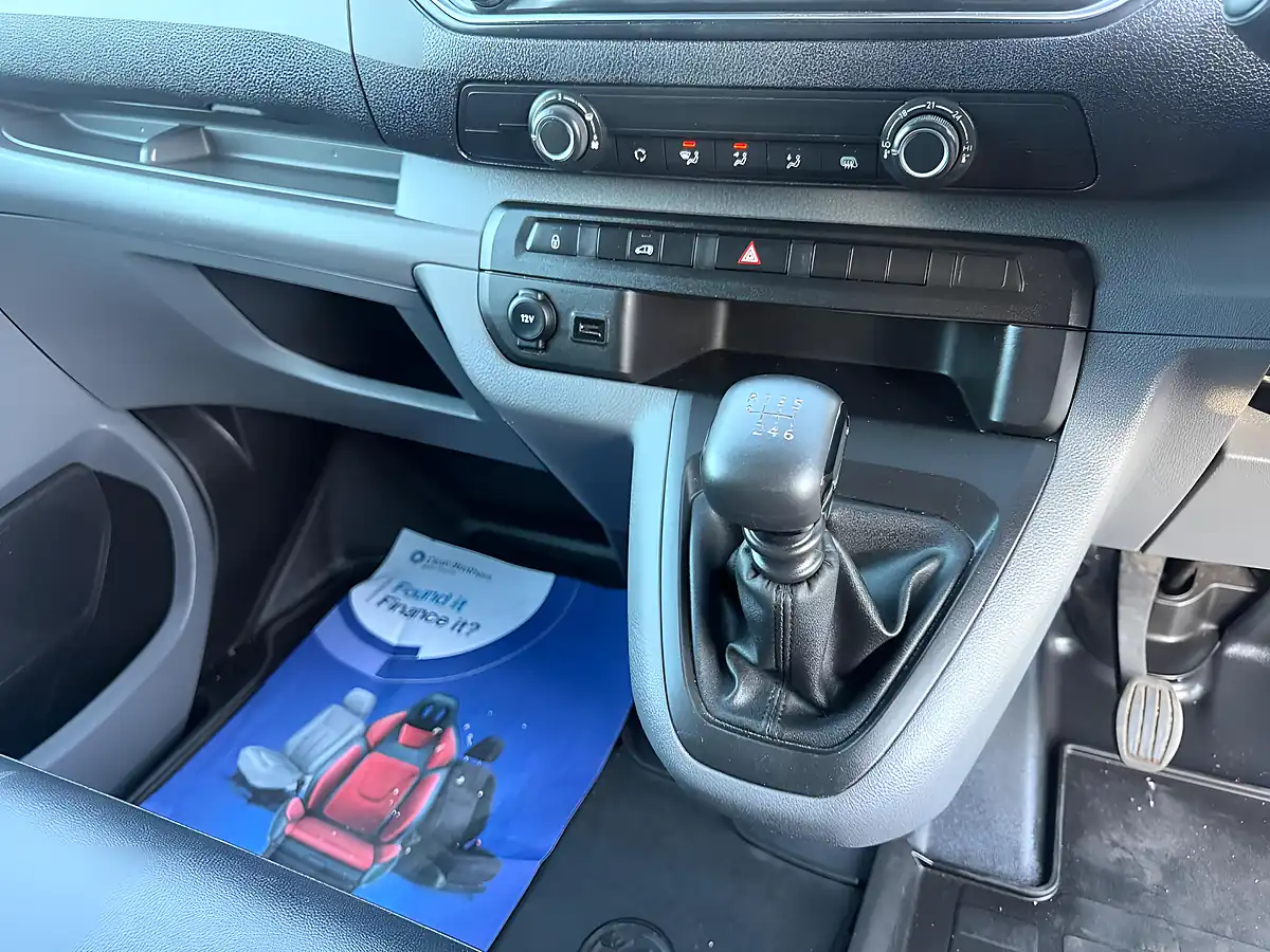 Used 2021 Vauxhall Vivaro 3100 Edition L2 H1 White - Interior and Exterior details 16