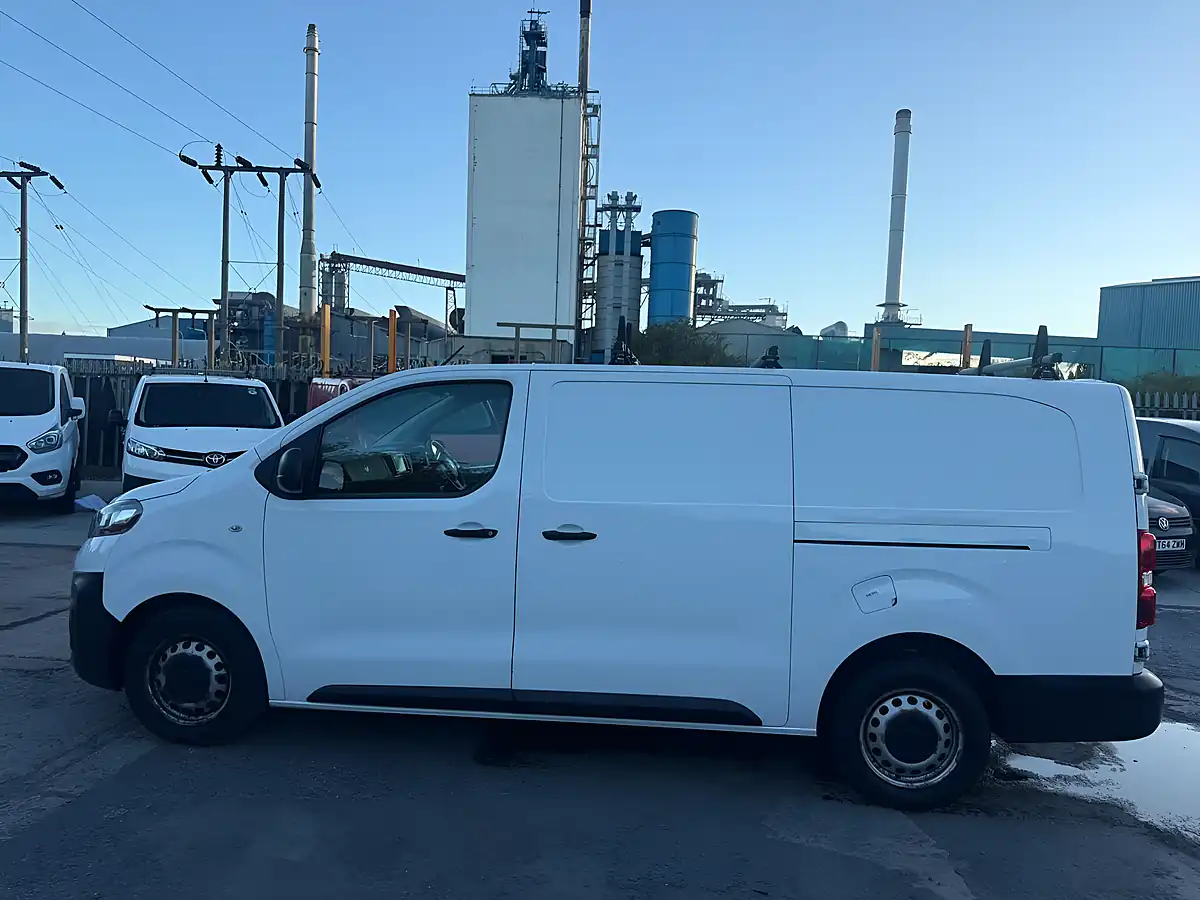 Used 2021 Vauxhall Vivaro 3100 Edition L2 H1 White - Interior and Exterior details 4