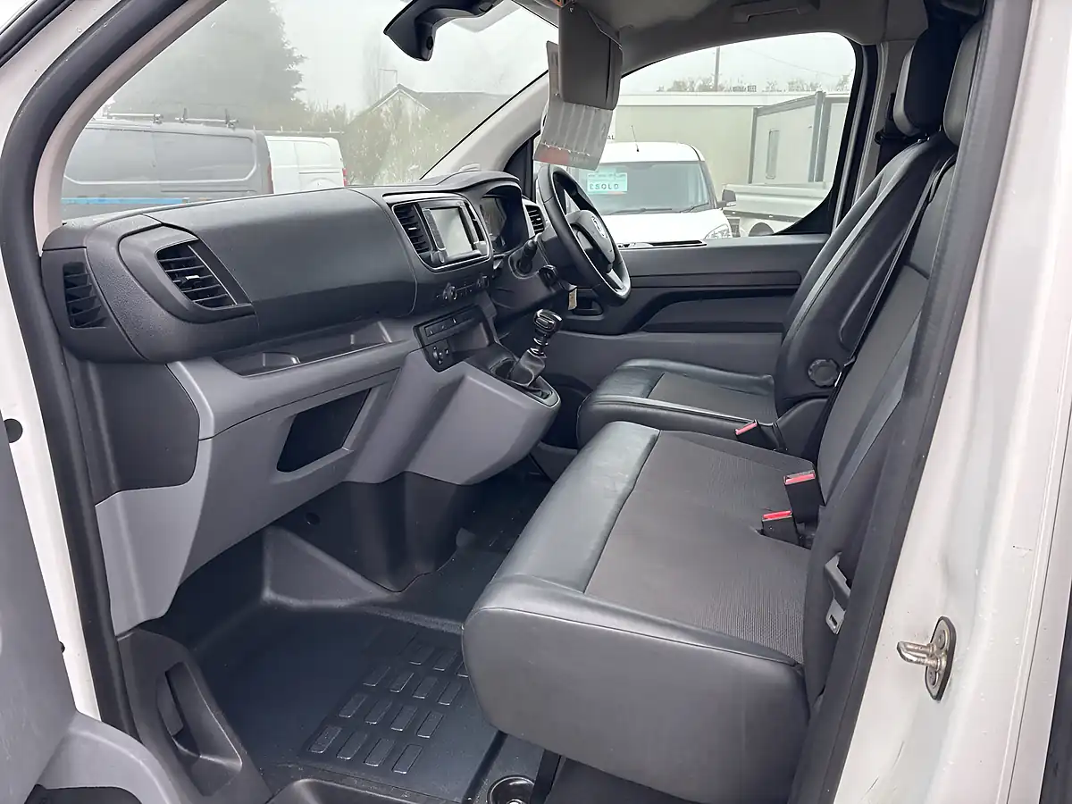 Used 2021 Vauxhall Vivaro Dynamic White - Interior and Exterior details 12