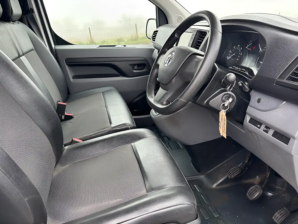 Used 2021 Vauxhall Vivaro Dynamic White - Interior and Exterior details 13