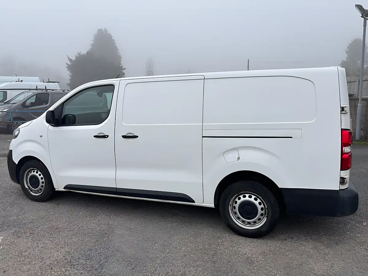Used 2021 Vauxhall Vivaro Dynamic White - Interior and Exterior details 7
