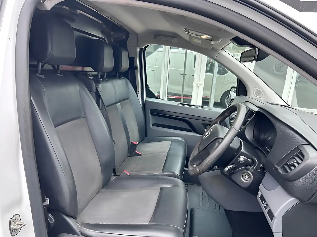 Used 2021 Vauxhall Vivaro Dynamic White - Interior and Exterior details 11