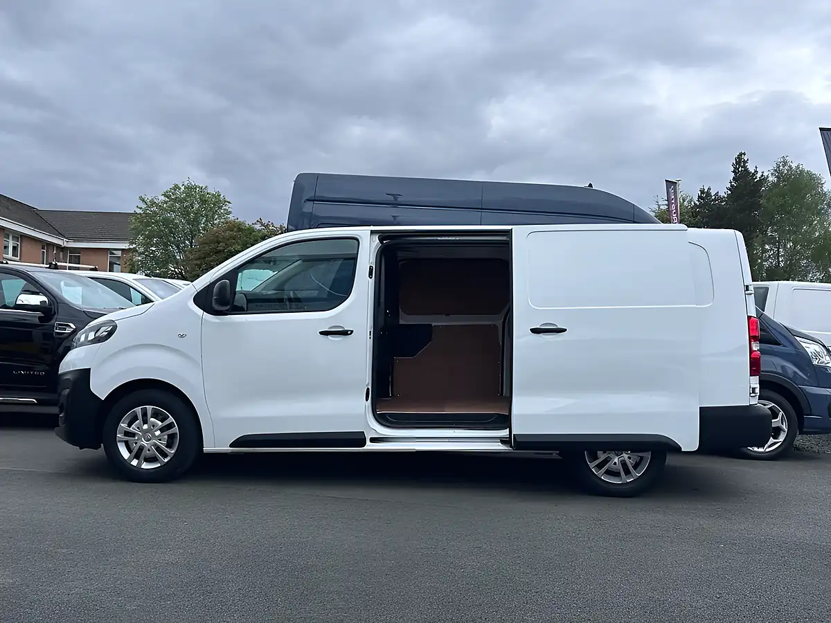 Used 2021 Vauxhall Vivaro Dynamic White - Interior and Exterior details 13