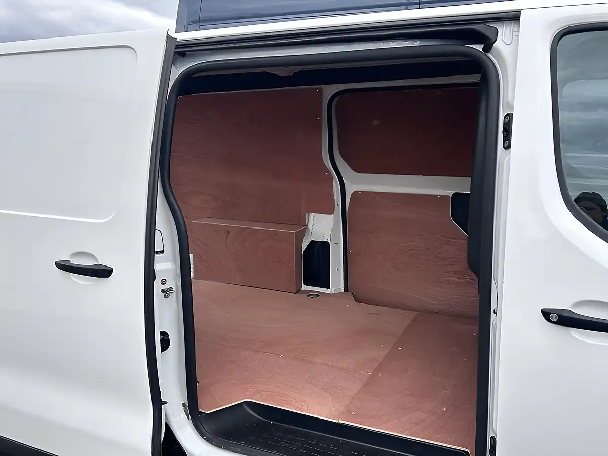 Used 2021 Vauxhall Vivaro Dynamic White - Interior and Exterior details 15