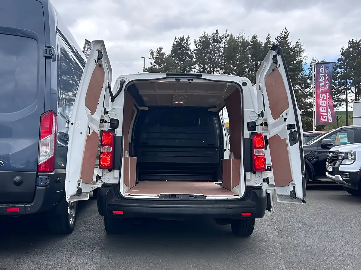 Used 2021 Vauxhall Vivaro Dynamic White - Interior and Exterior details 5