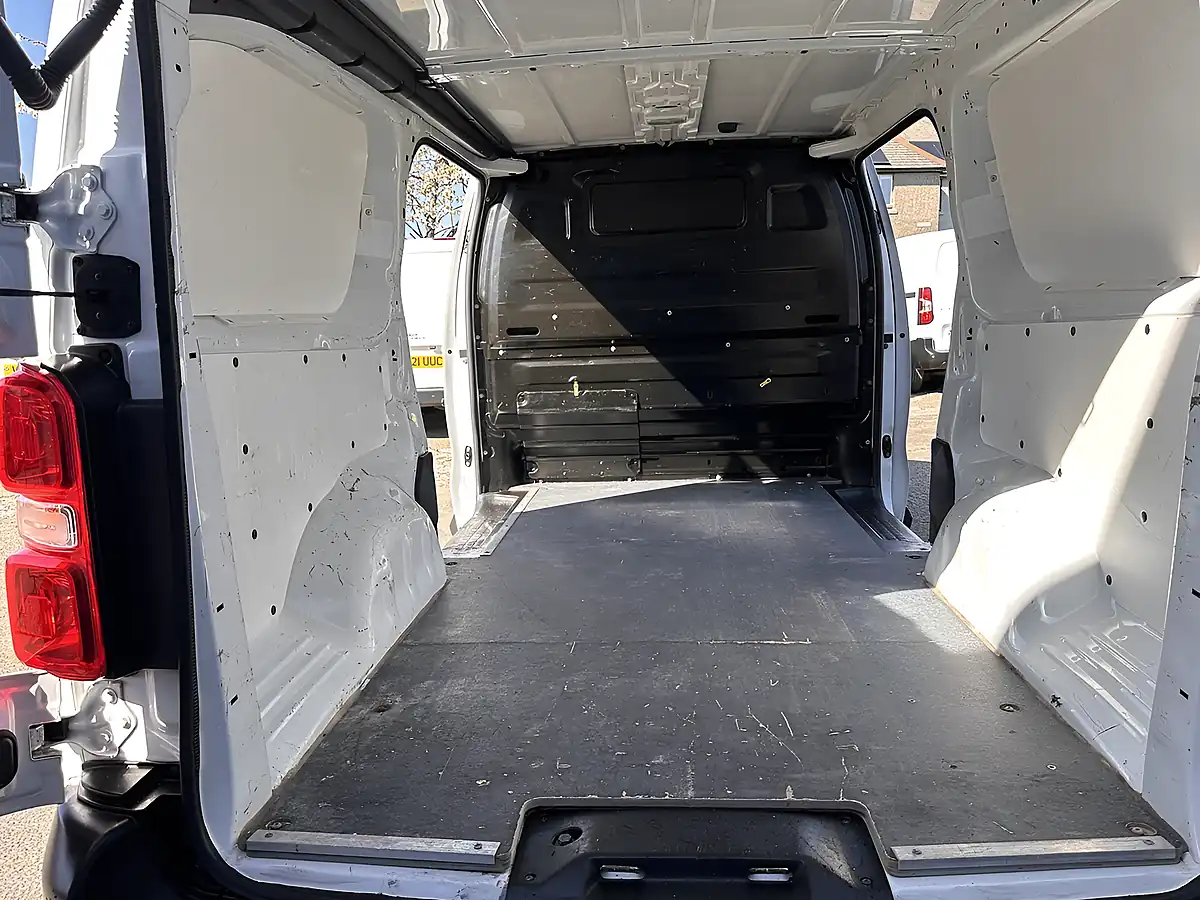 Used 2021 Vauxhall Vivaro Dynamic White - Interior and Exterior details 11