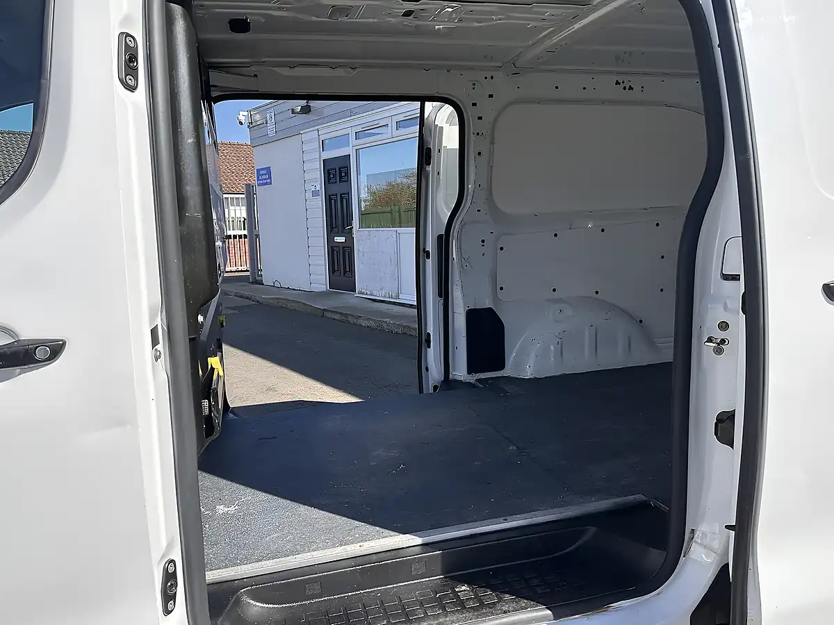 Used 2021 Vauxhall Vivaro Dynamic White - Interior and Exterior details 12