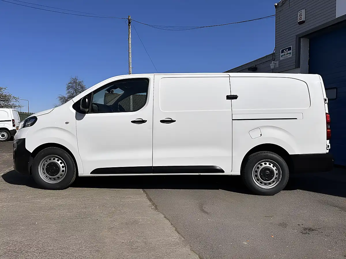 Used 2021 Vauxhall Vivaro Dynamic White - Interior and Exterior details 6