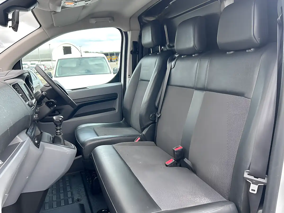 Used 2021 Vauxhall Vivaro Dynamic White - Interior and Exterior details 11