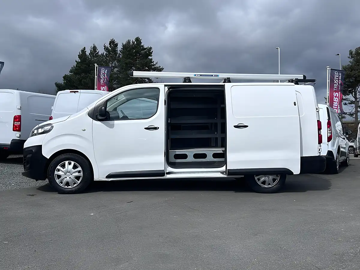 Used 2021 Vauxhall Vivaro Dynamic White - Interior and Exterior details 12