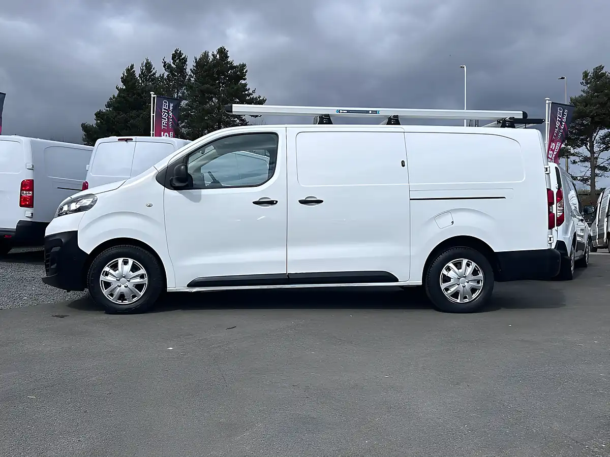Used 2021 Vauxhall Vivaro Dynamic White - Interior and Exterior details 7
