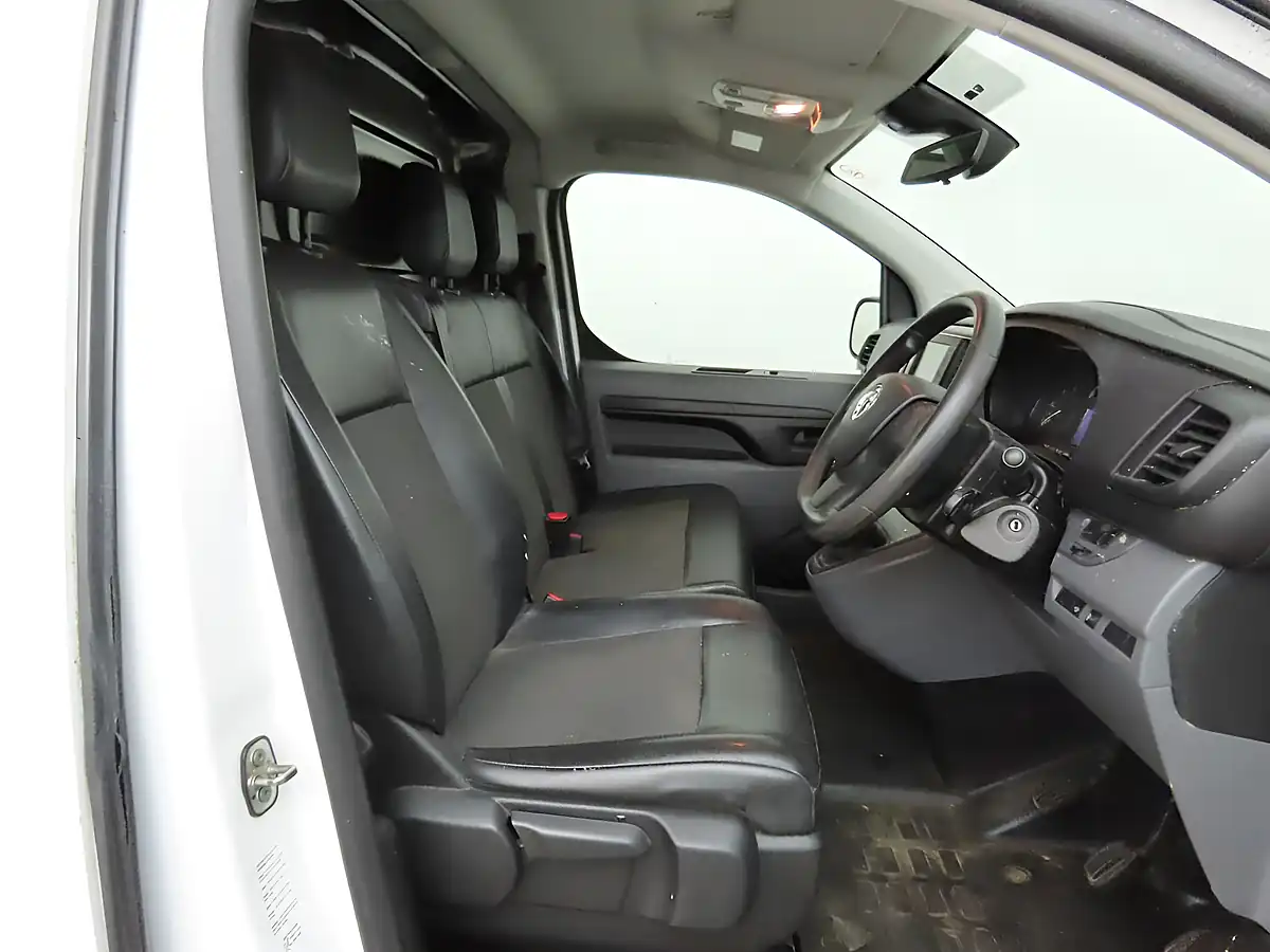 Used 2021 Vauxhall Vivaro Dynamic White - Interior and Exterior details 10