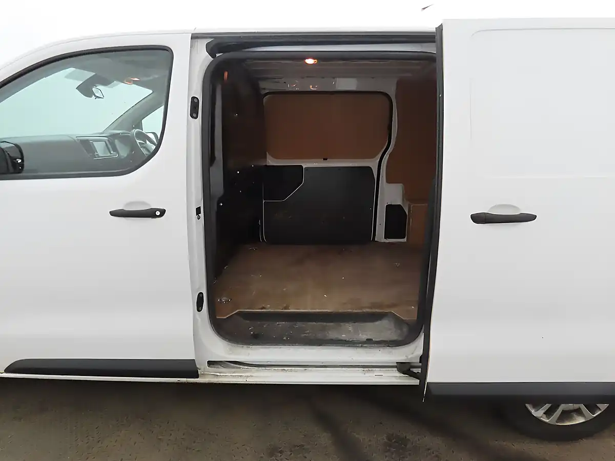 Used 2021 Vauxhall Vivaro Dynamic White - Interior and Exterior details 7