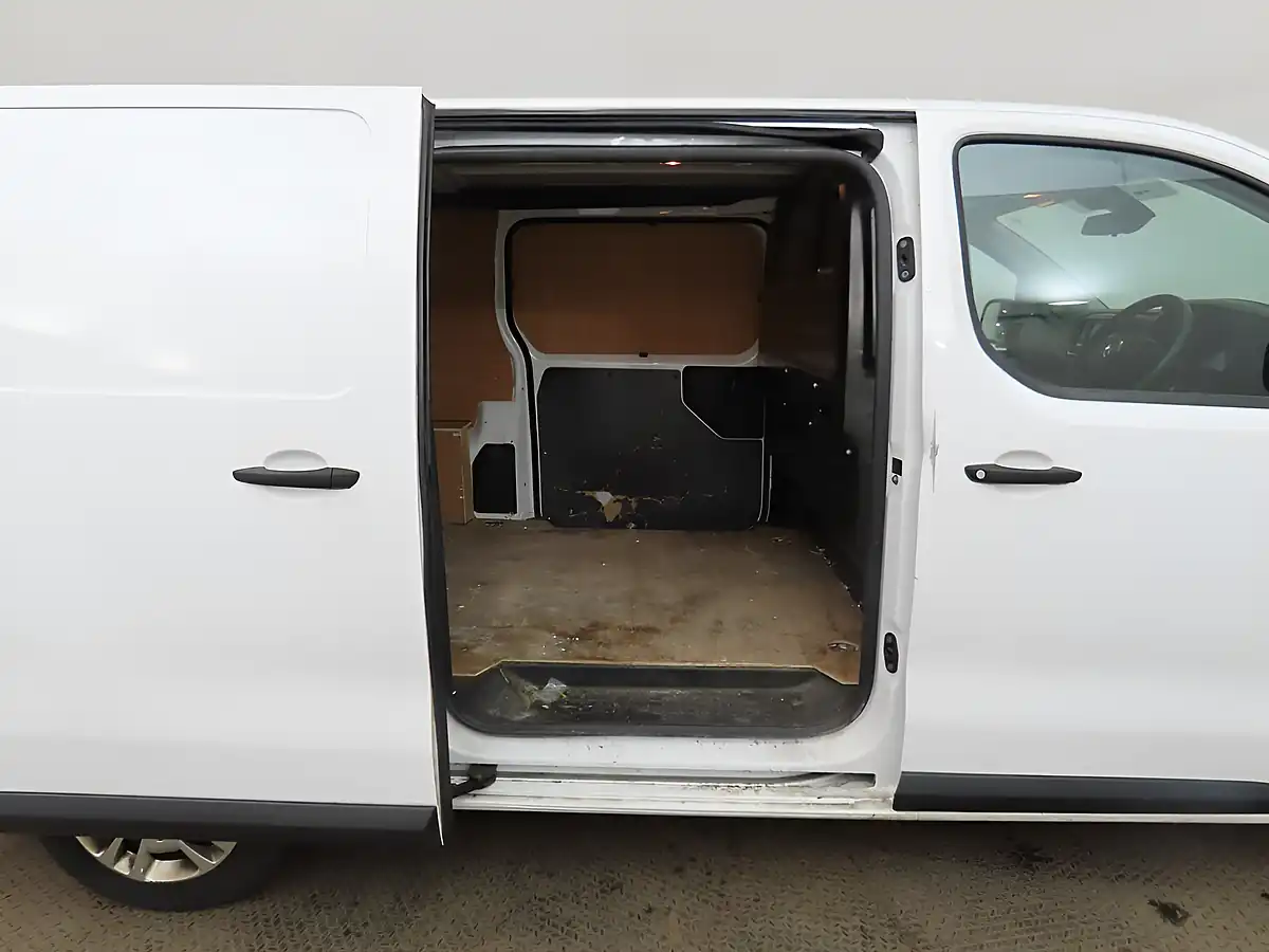 Used 2021 Vauxhall Vivaro Dynamic White - Interior and Exterior details 8