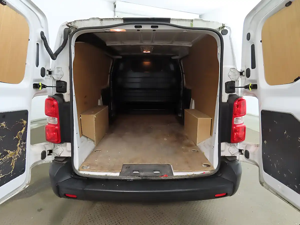 Used 2021 Vauxhall Vivaro Dynamic White - Interior and Exterior details 9