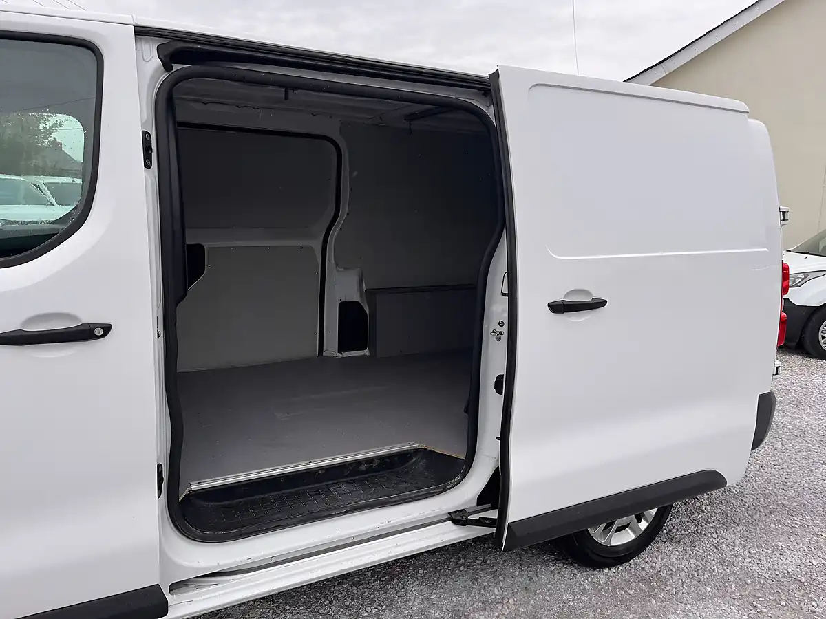 Used 2021 Vauxhall Vivaro Dynamic White - Interior and Exterior details 15