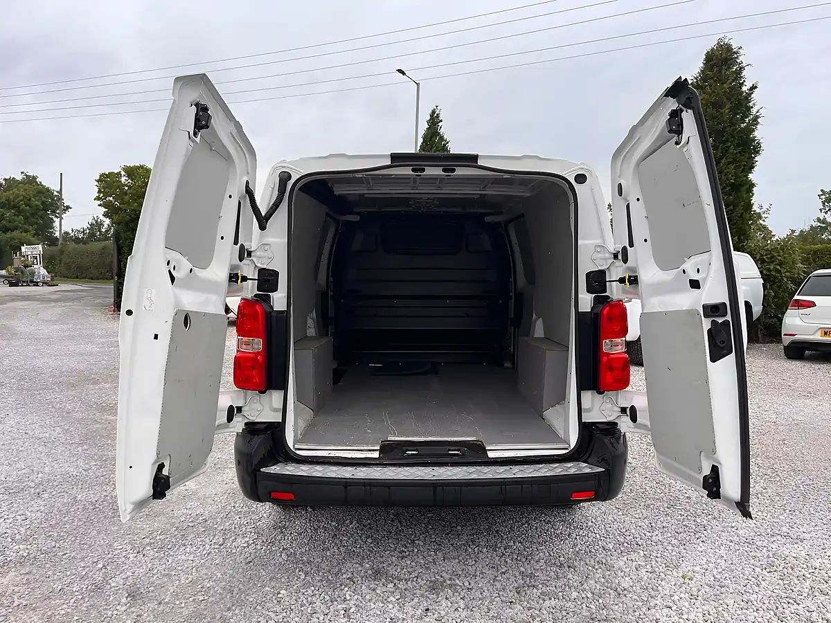 Used 2021 Vauxhall Vivaro Dynamic White - Interior and Exterior details 16